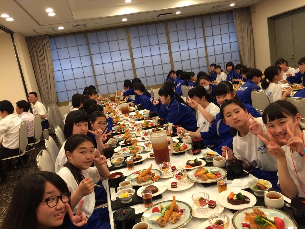 夕食の様子 夕食の様子