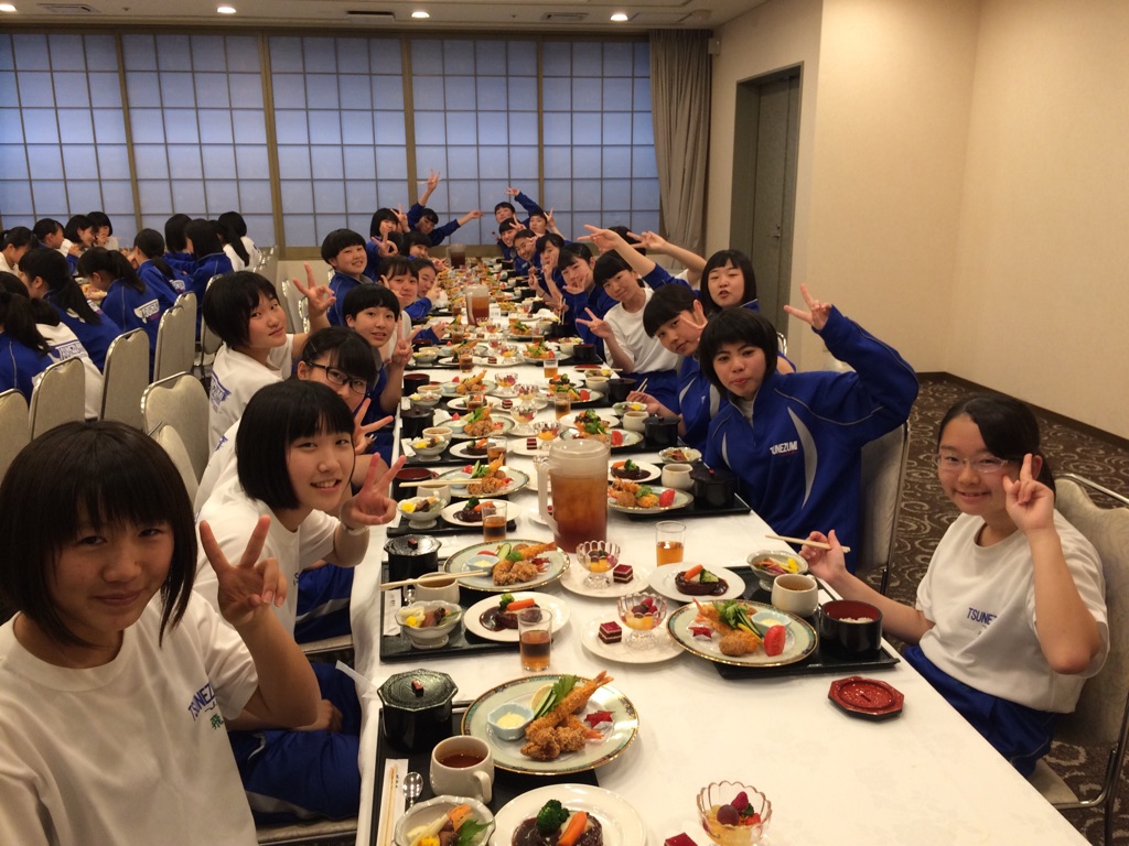 食事の様子(4) 食事の様子(4)