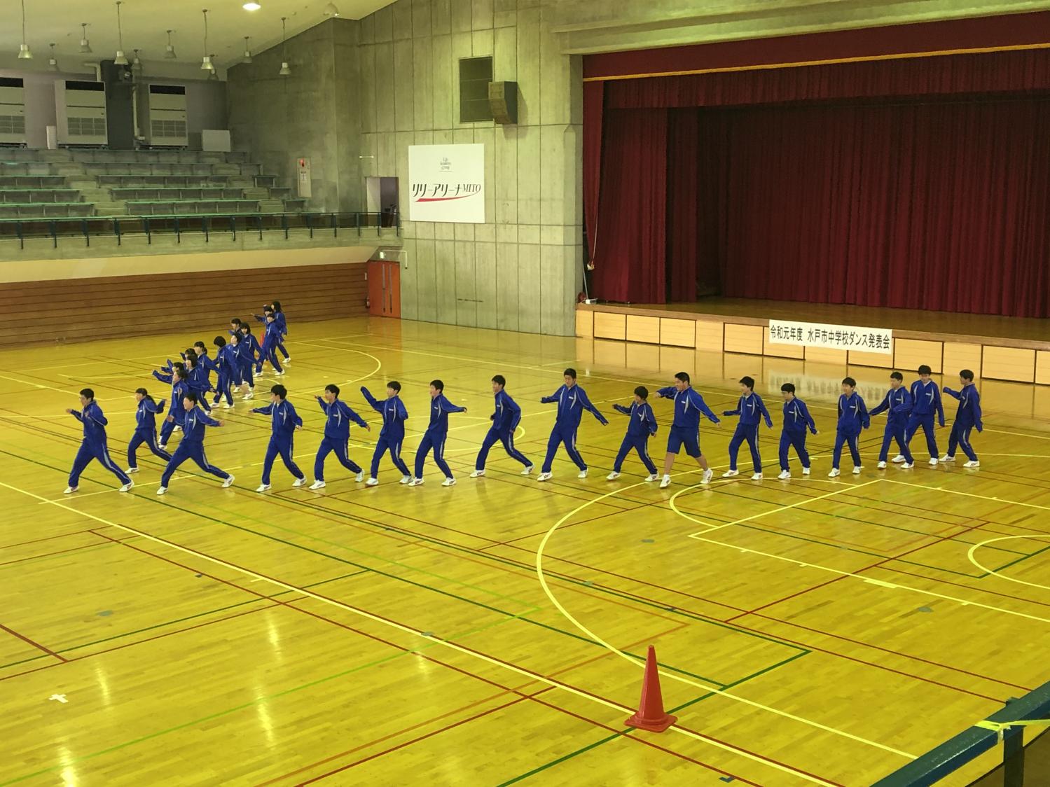 ダンス発表会(2) ダンス発表会(2)
