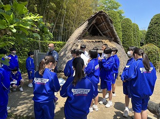 竪穴式住居の説明 竪穴式住居の説明