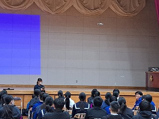 ドローンを飛ばす場面 ドローンを飛ばす場面
