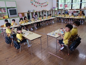 にじ・給食 にじ・給食