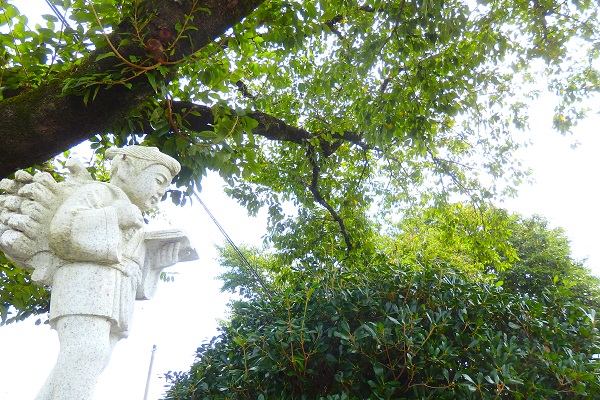 8月の二宮金次郎像