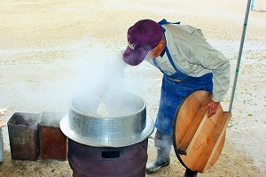 お釜で炊き出し お釜で炊き出し
