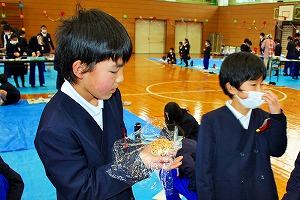 握ってます 握ってます