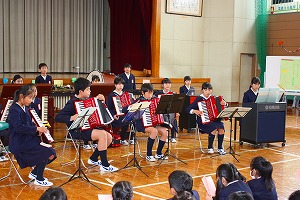 6年生の演奏です 6年生の演奏です