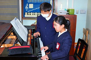 6年生もお手伝い 6年生もお手伝い