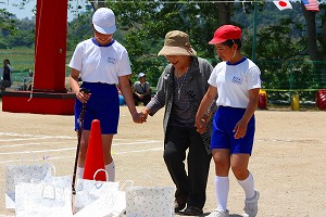 お手てつないでね お手てつないでね