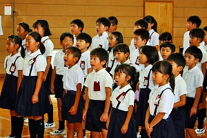 校歌も大きな声で 校歌も大きな声で