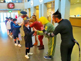 イワンと悪魔にハイタッチ イワンと悪魔にハイタッチ