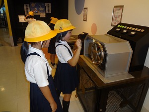 科学館で活動している様子 科学館で活動している様子