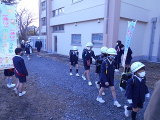 裏門のあいさつ運動の様子 裏門のあいさつ運動の様子