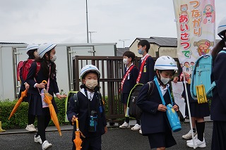南門であいさつする児童(2) 南門であいさつする児童(2)