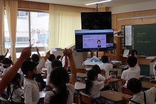 三択クイズの様子 三択クイズの様子