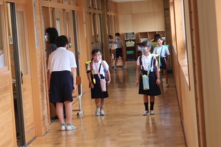 校舎内でもあいさつ運動(1)