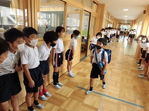 みんなであいさつ