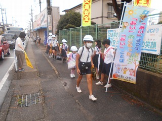 あいさつ運動の様子(1)
