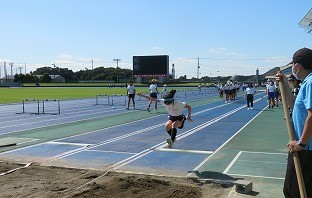 走り幅跳びの様子 走り幅跳びの様子
