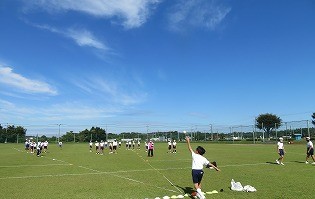 ソフトボール投げの様子