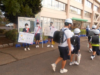 保健室前あいさつ運動 保健室前あいさつ運動