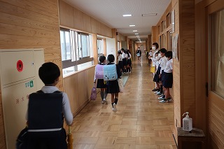 校舎内あいさつ運動(2) 校舎内あいさつ運動(2)