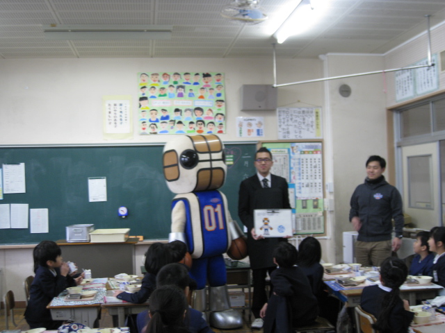 ロボスケとどちらが背が高いかな? ロボスケとどちらが背が高いかな?