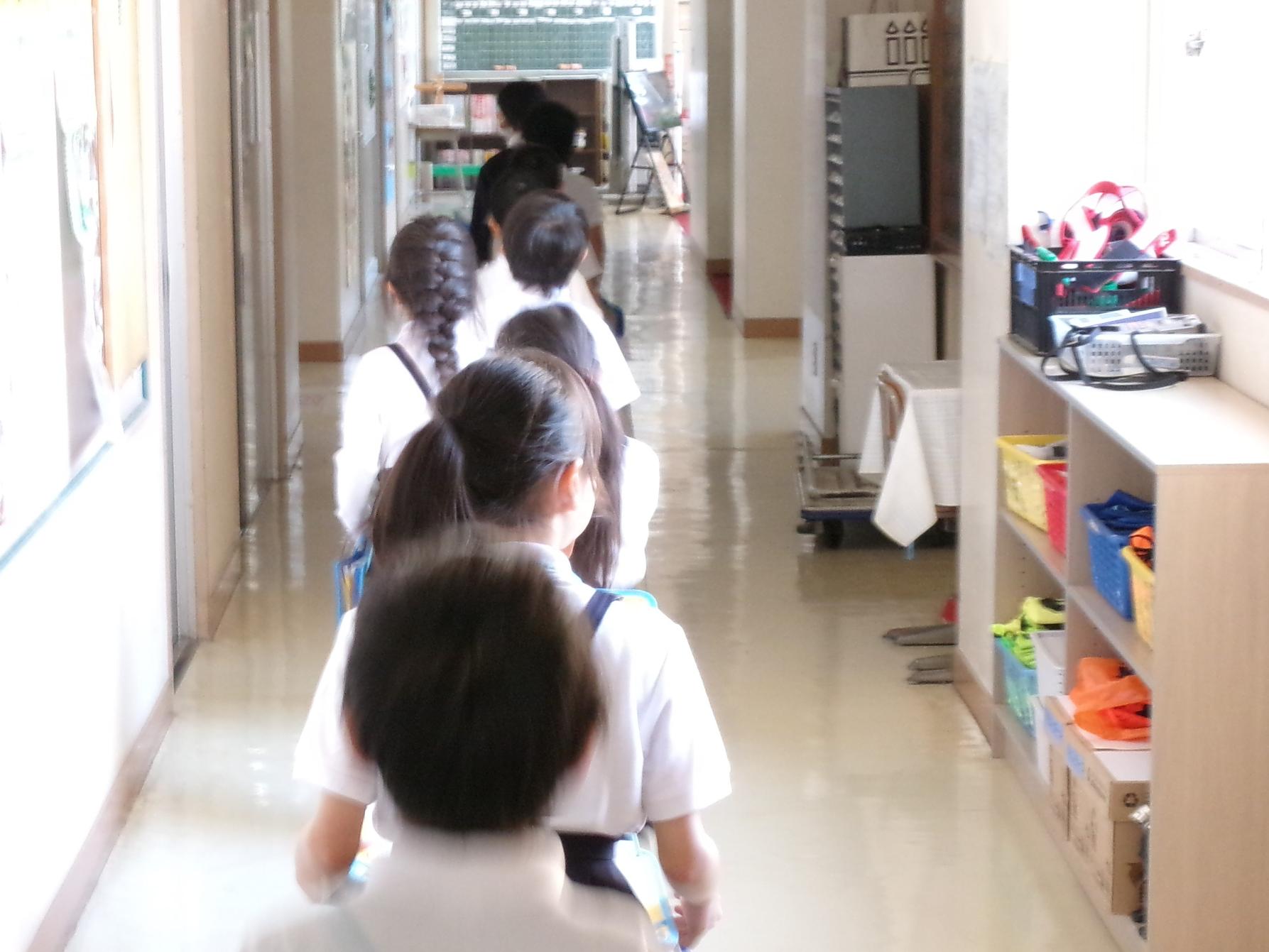 学校探検01