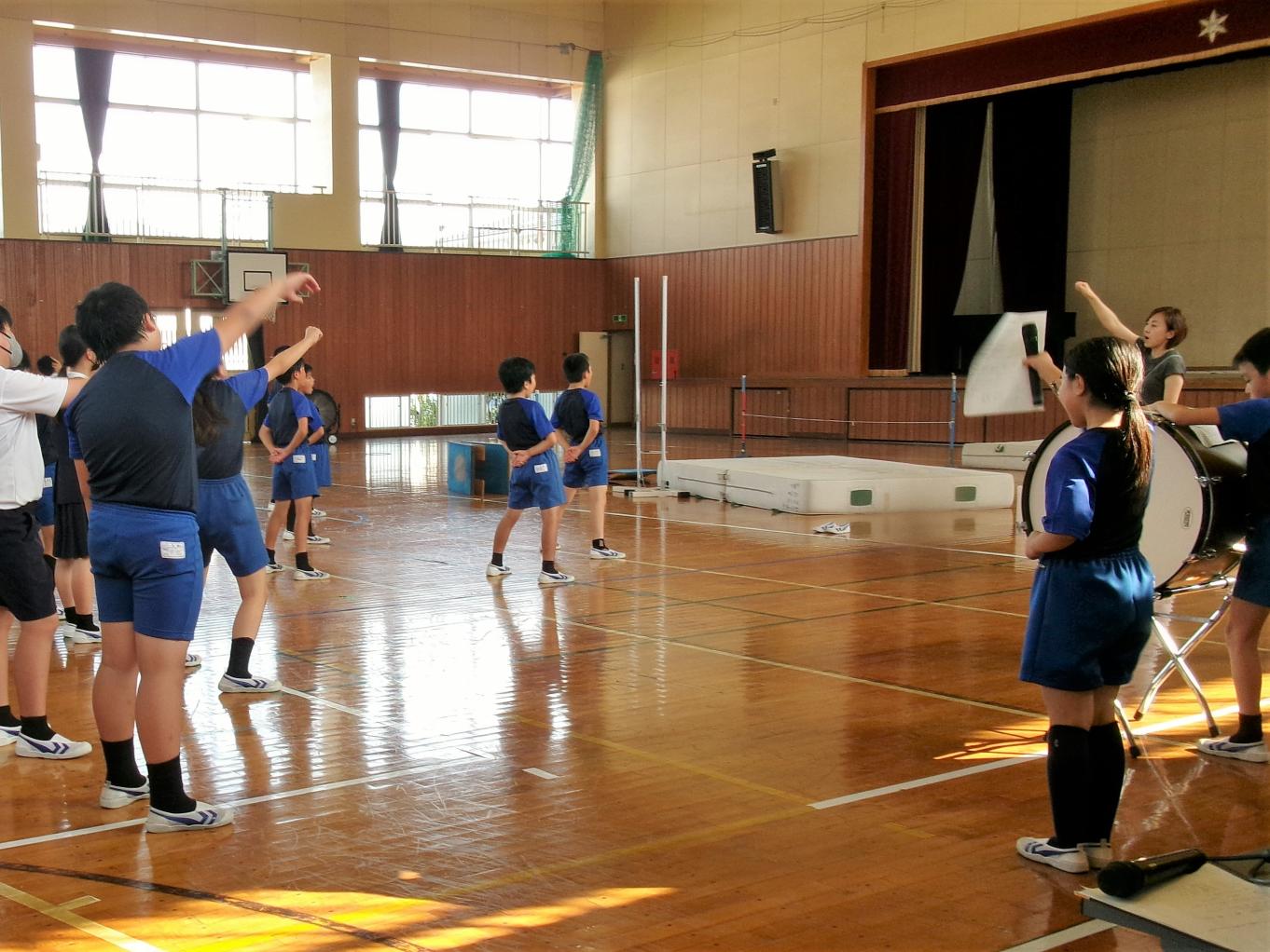 体育館いっぱいに響きわたる声… 体育館いっぱいに響きわたる声…