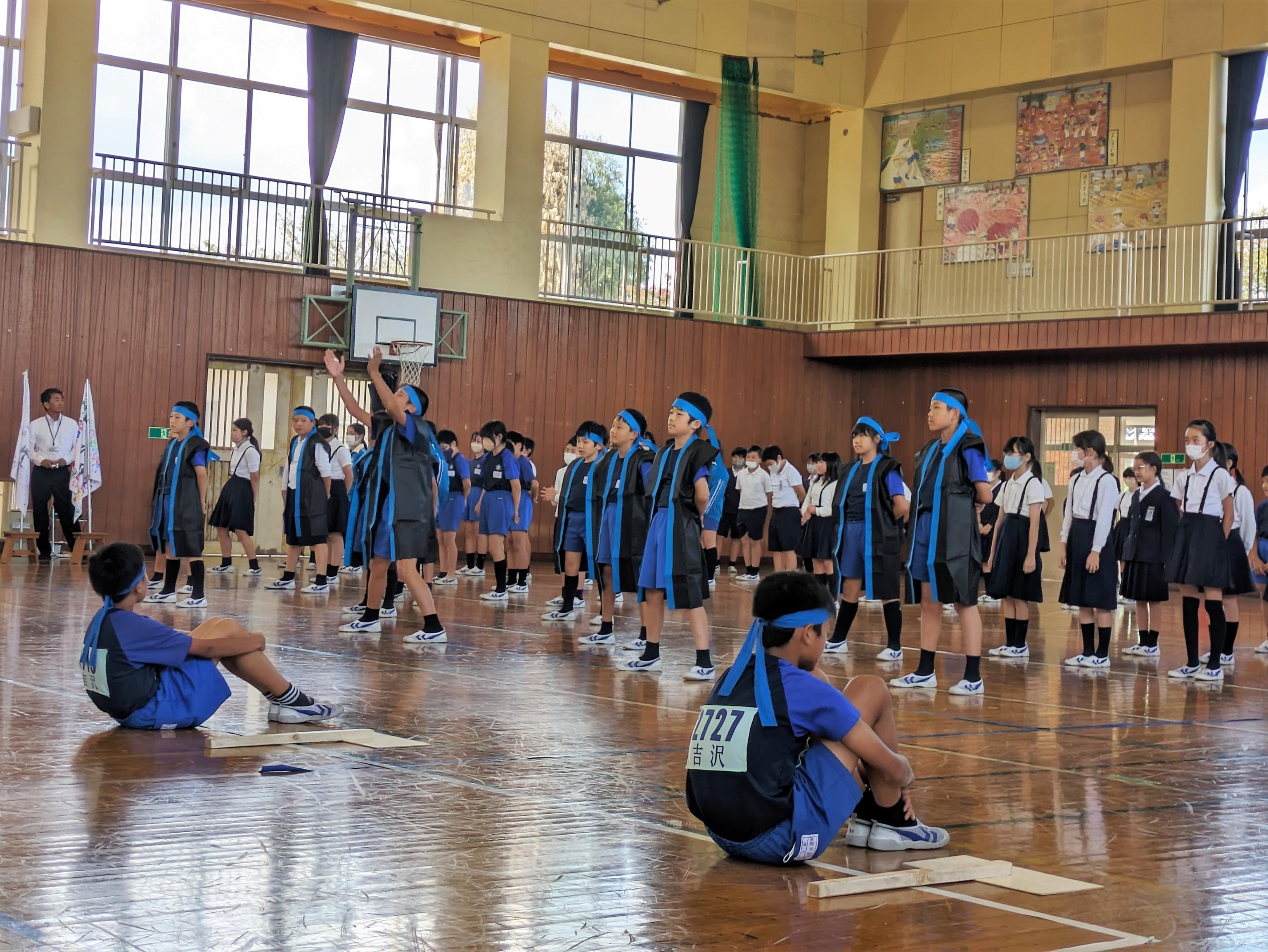 全力で応援する応援団員