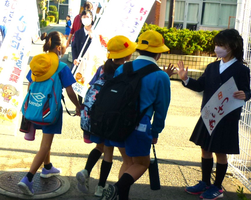 5年生の計画委員も声かけ頑張っています 5年生の計画委員も声かけ頑張っています