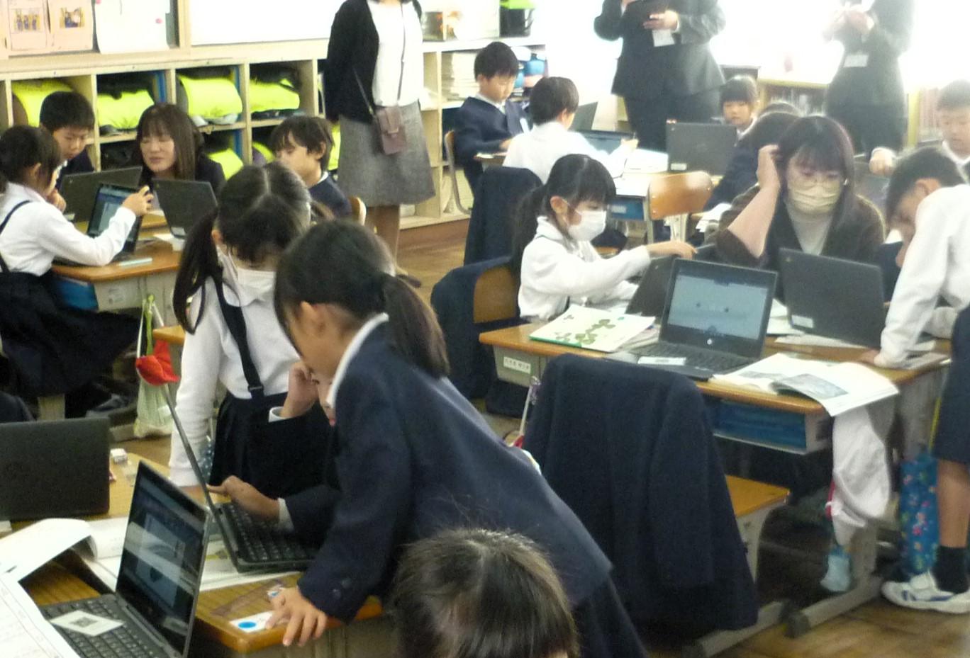 みんな一生懸命話し合っています