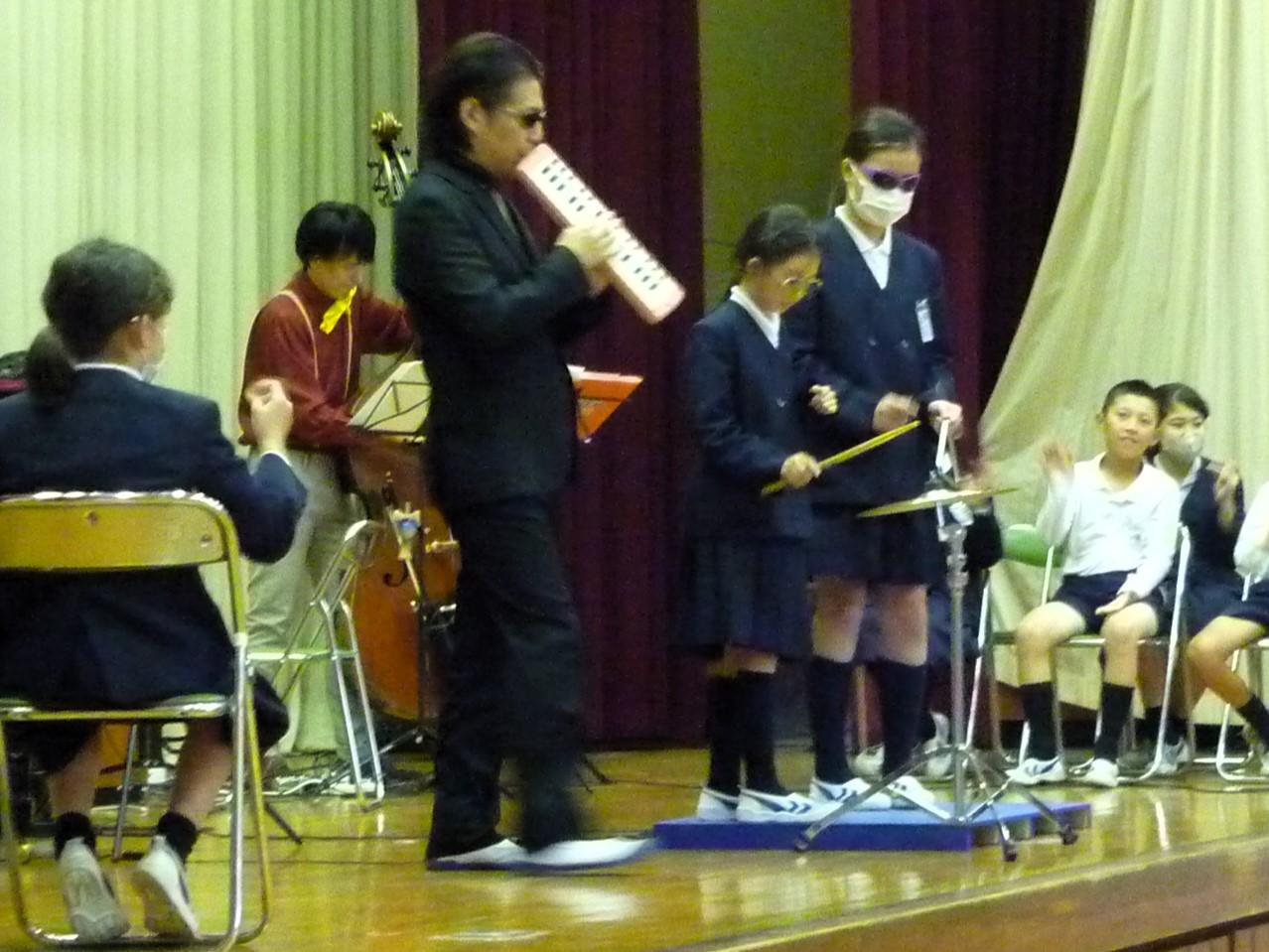子どもたちも一緒に演奏しました