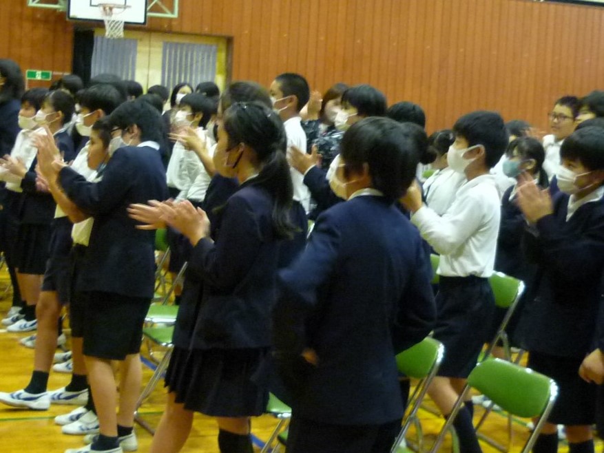 手拍子で音楽にのって