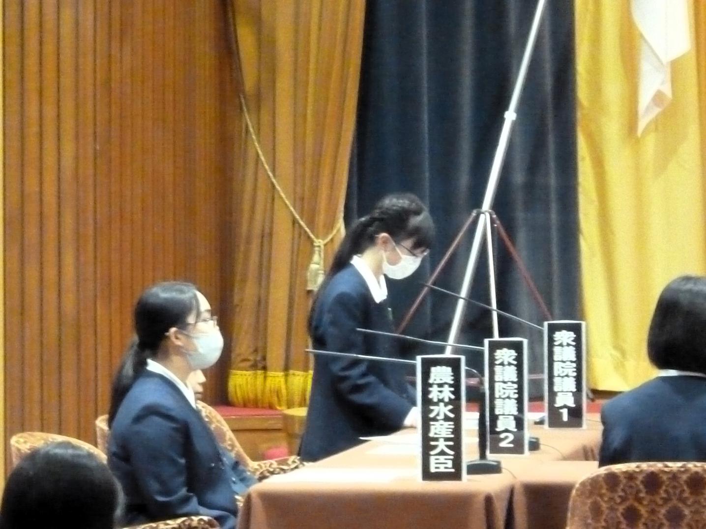 衆議院議員が質問しています