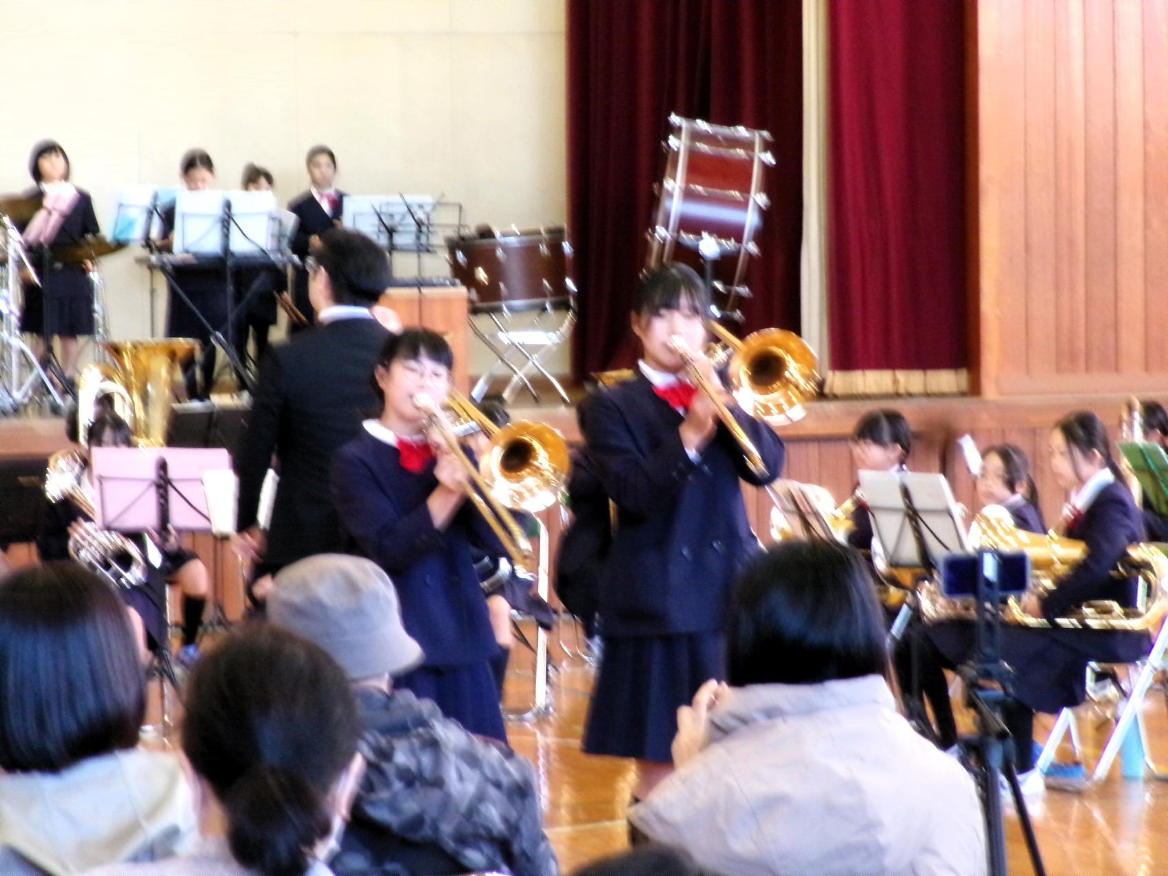 トロンボーンソロです
