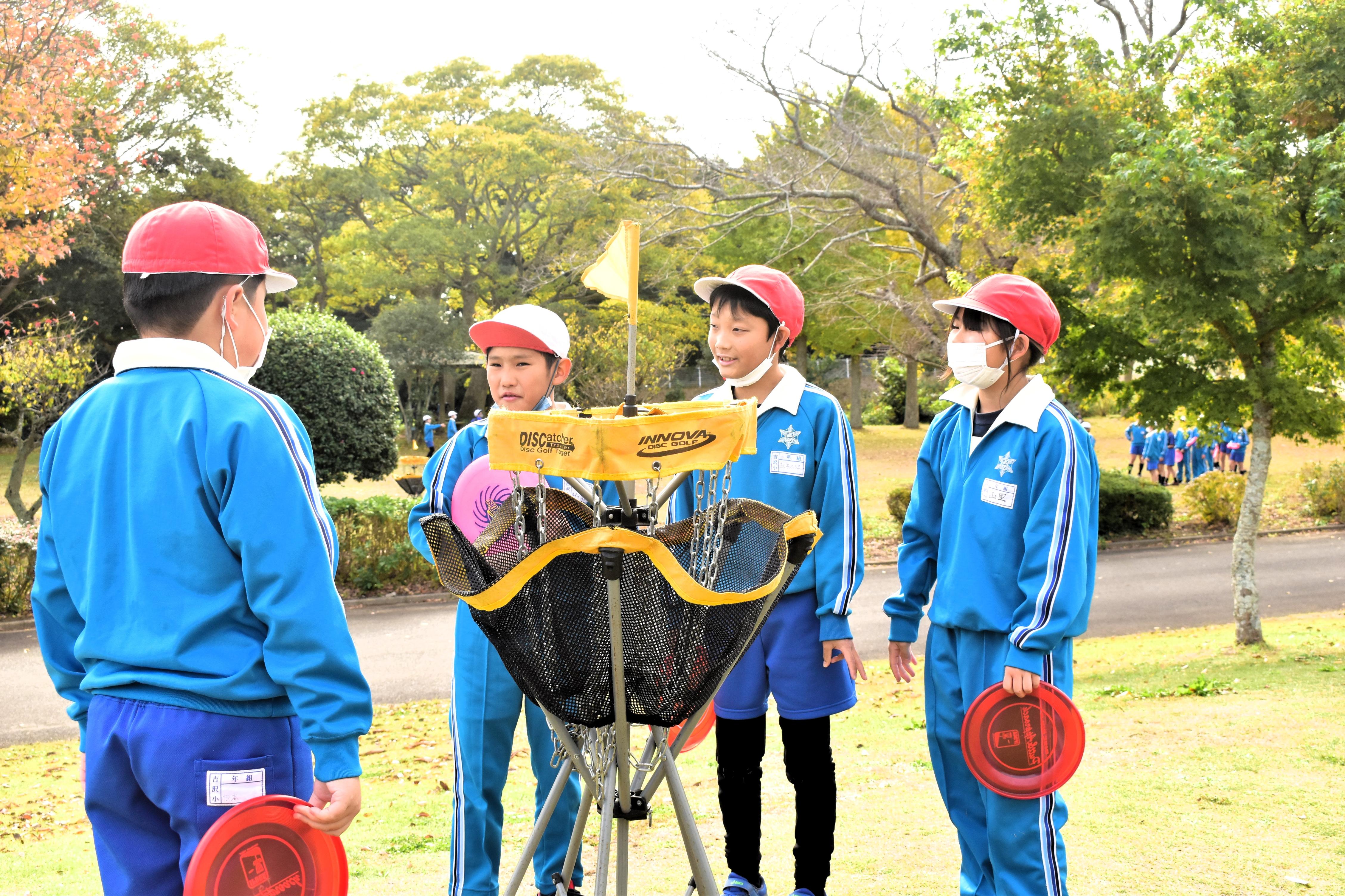 ターゲットフリスビーを楽しんでいます