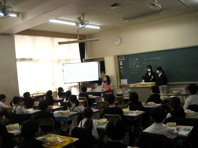 2年生もいっしょうけんめいきいていました