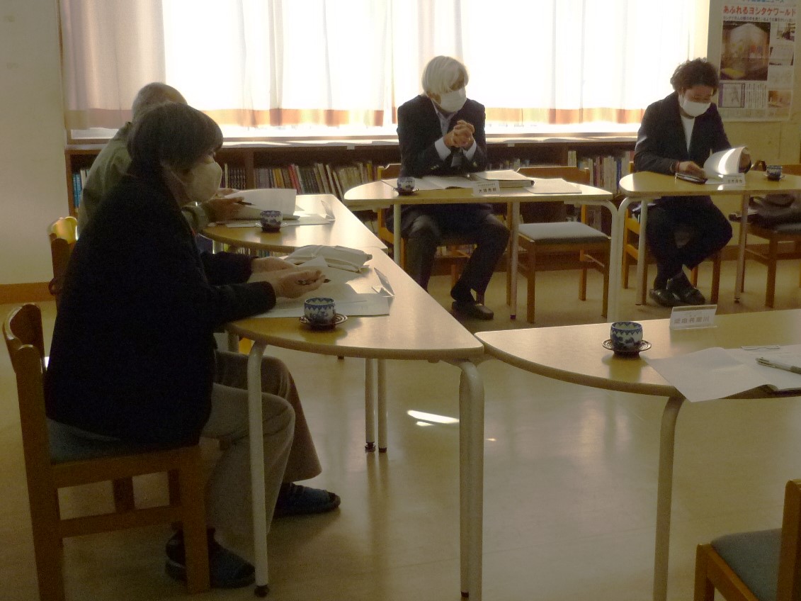 学校運営についての説明を聞いていただいています