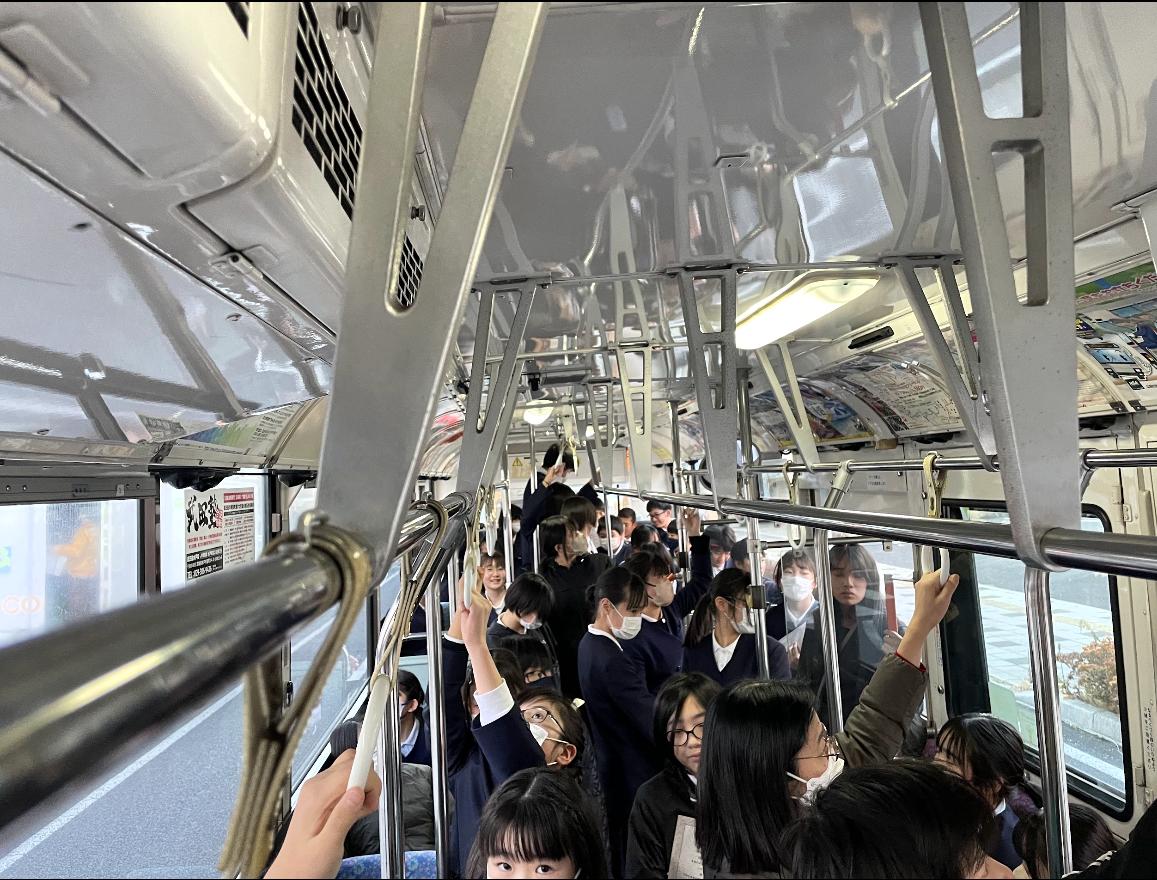 バスに乗っていきました