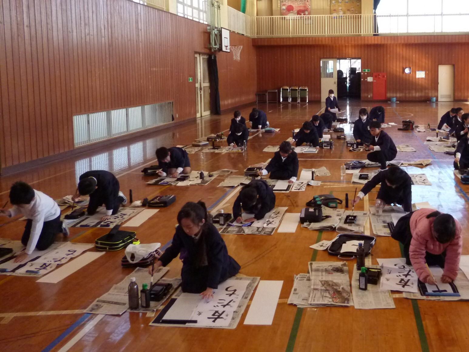 よい姿勢で書きます