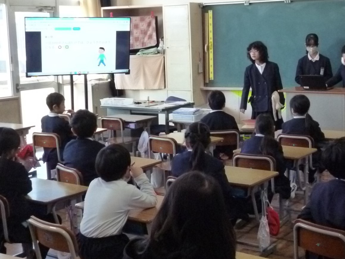 一生懸命に説明しています