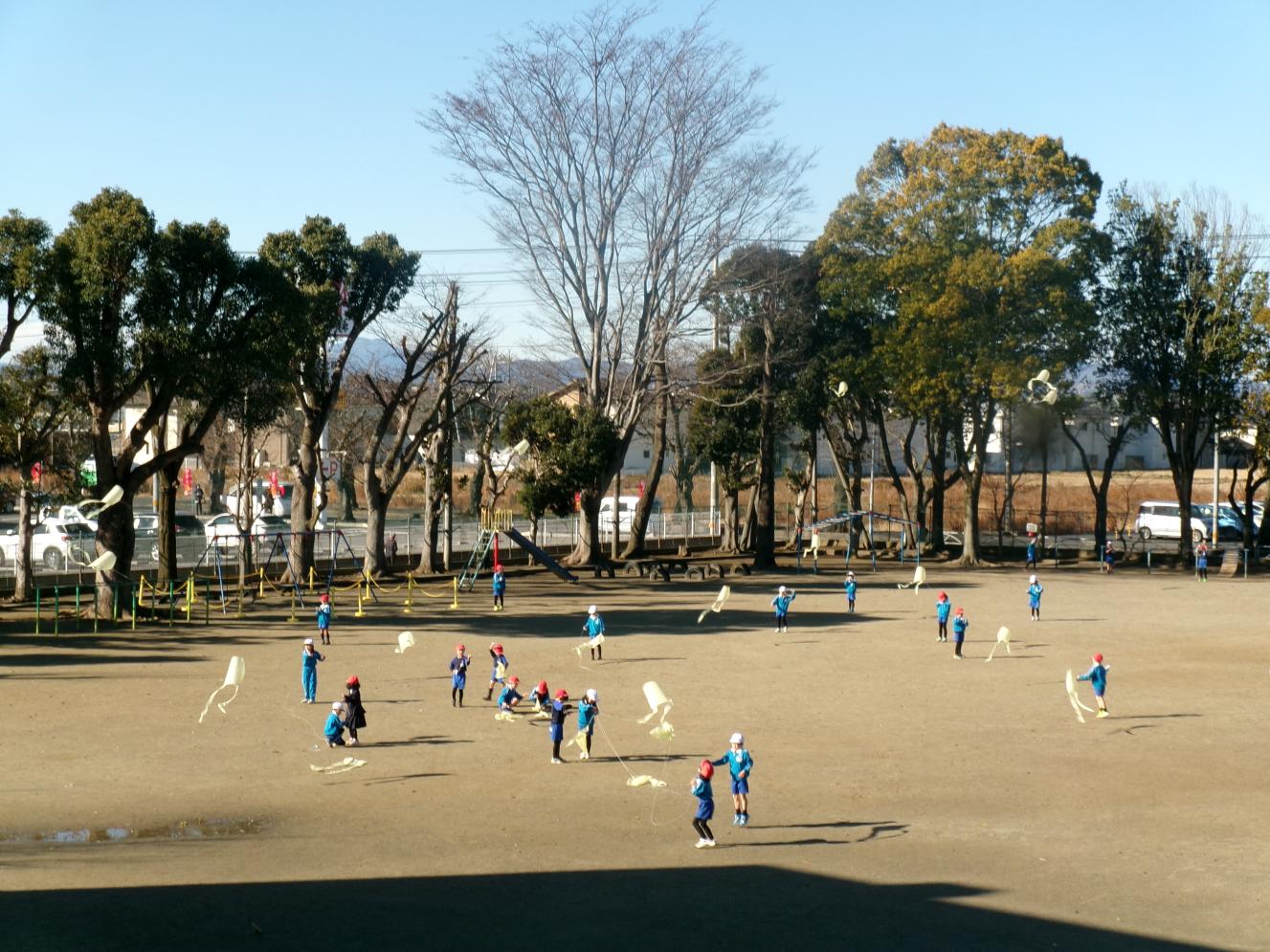 晴天のもと、たこあげをしました