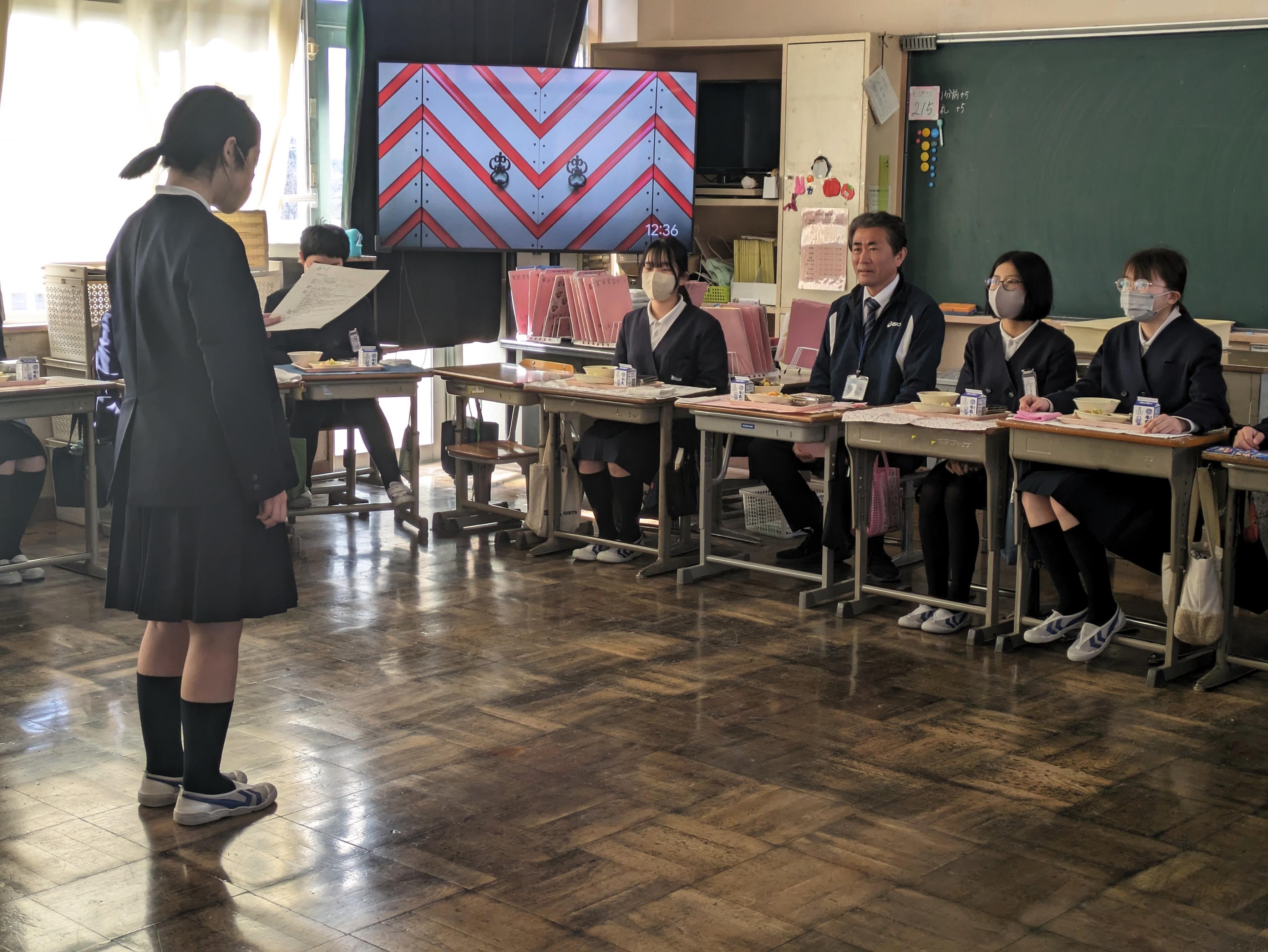 校長先生に質問したり、進学の抱負を述べたりしました 校長先生に質問したり、進学の抱負を述べたりしました