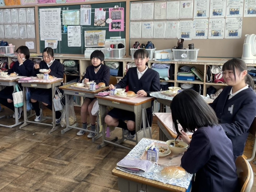 なごやかに会食が進みます