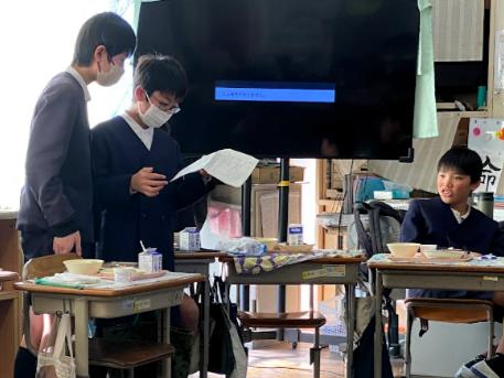 二人の司会者が頑張って進行しました