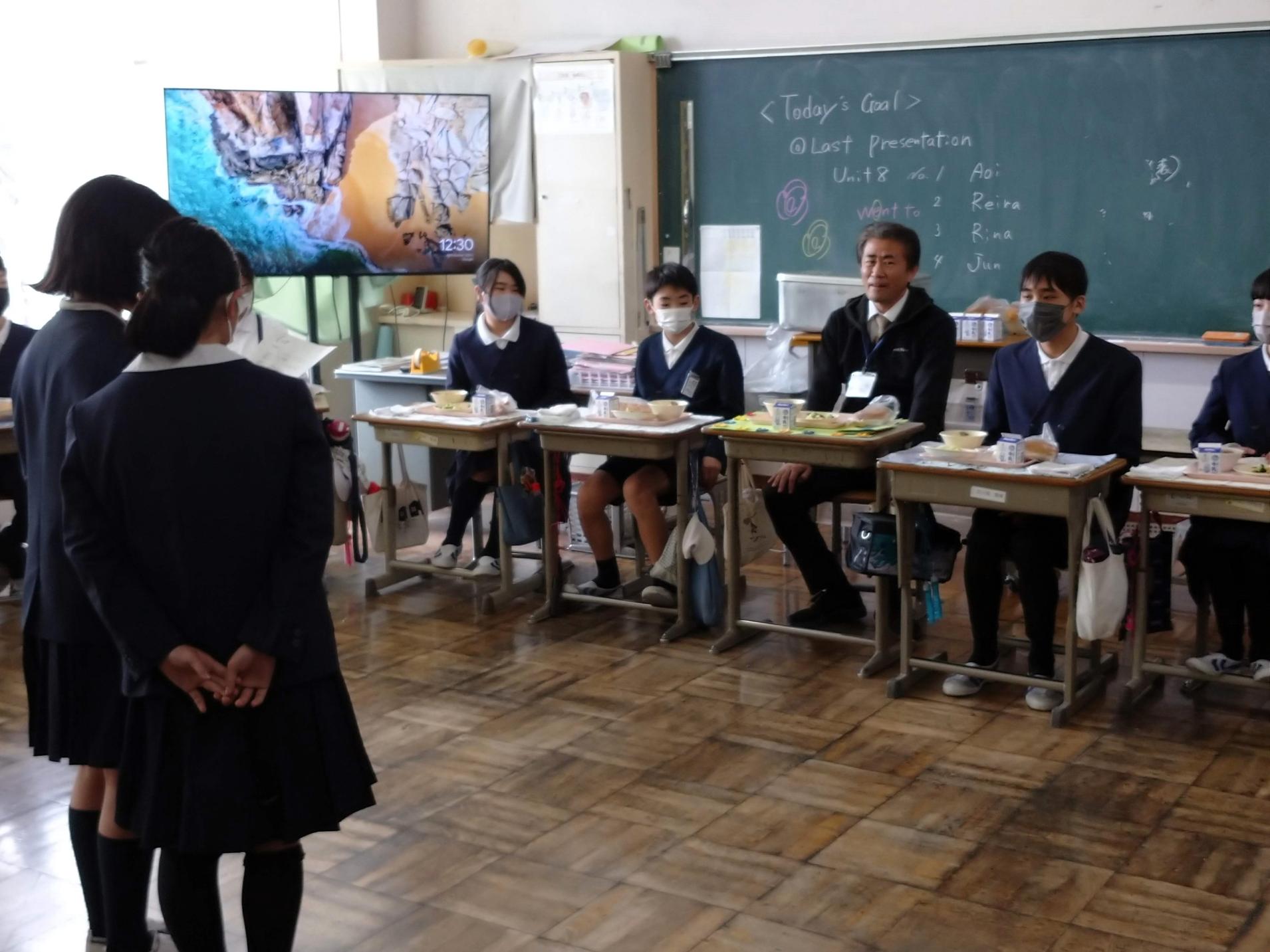 司会役の児童が頑張って進めました
