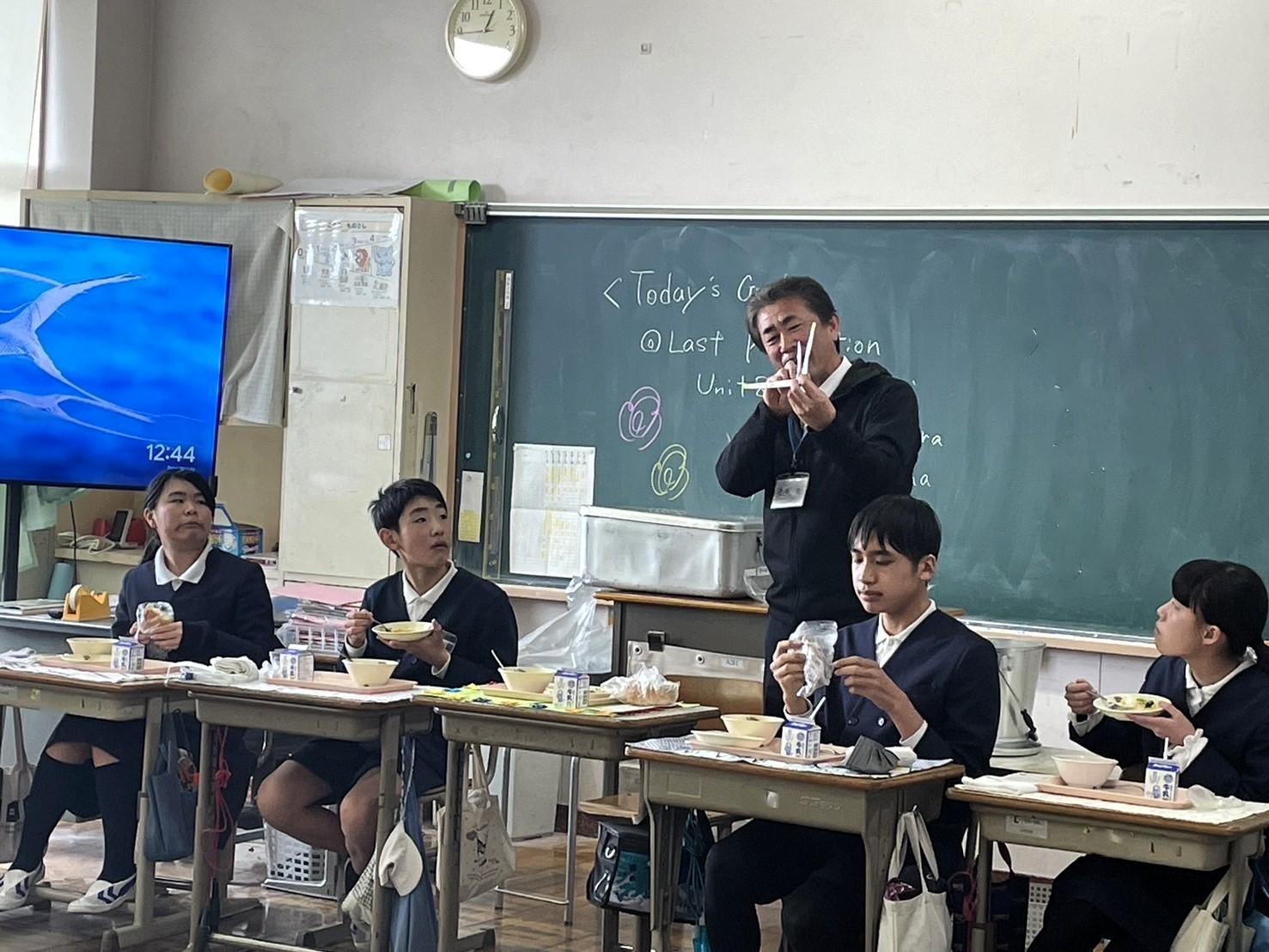 工夫して作った招待状をほめていただきました