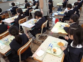 給食の様子2 給食の様子2
